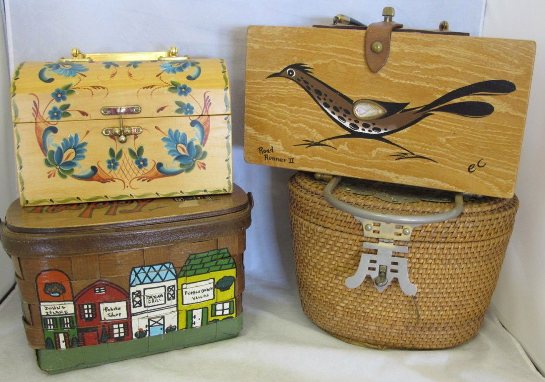 Road Runner II wood handbag with leather closure (s: Road Runner II wood handbag with leather closure (some wear) and brass feet. Marked on the interior ''The original box bag by Collins of Texas, hand-decorated for you, 1966, Enid Collins. Condition: S