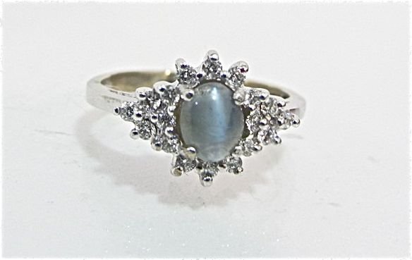 14K White Gold Cat's Eye & Diamond Ring: 14K White Gold Cat's Eye & Diamond Ring