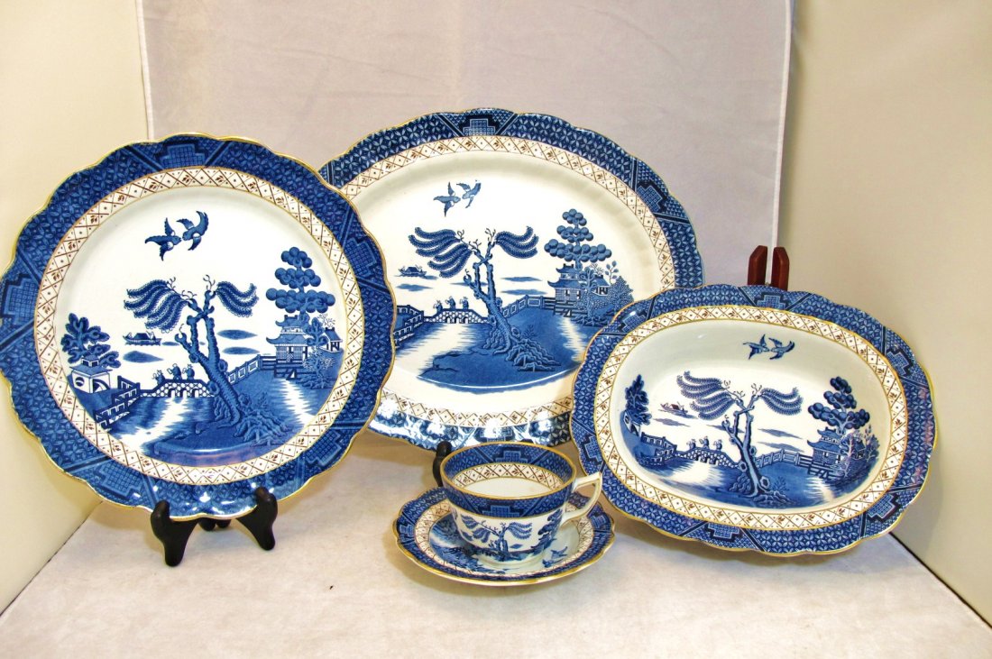 Royal Doulton & Booths "Real Old Willow" Dinner Set: Royal Doulton & Booths "Real Old Willow" Dinner Set to Include 10 Dinner Plates, 2- 8" Plates, 2-7" Plates, 4-7" Plates, 2- 6 1/2" Plates, 6-6" Plates, 5 Berry Bowls, 9 Cups, 11 Saucers, Vegetable Dis
