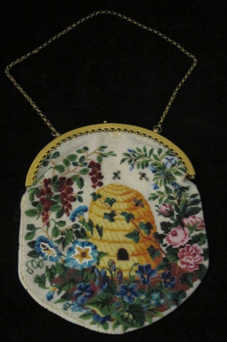 Ladies Beaded Bag with All Over Floral Design in Excell: Ladies Beaded Bag with All Over Floral Design in Excellent Condition