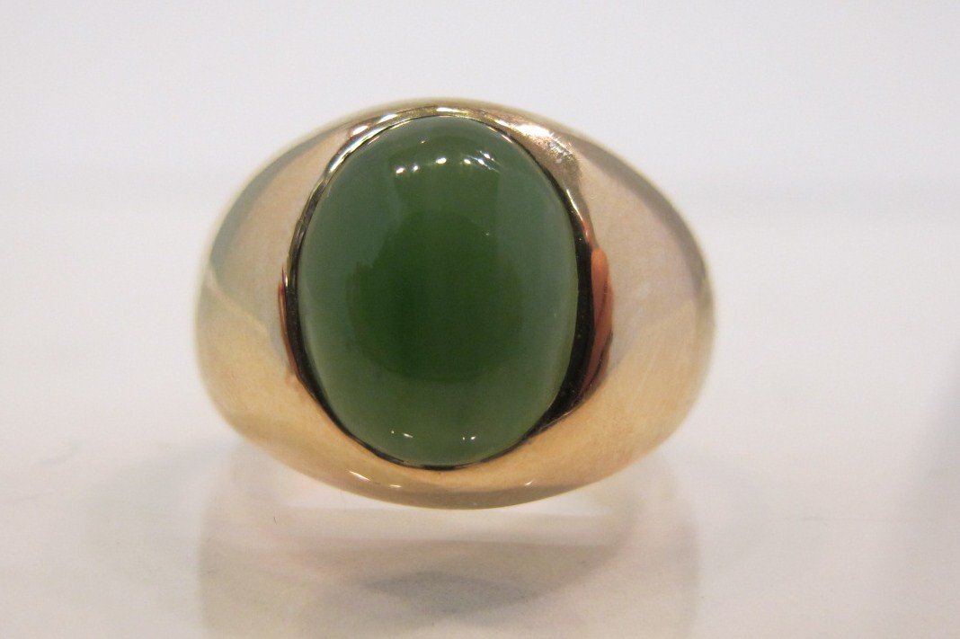 14K Yellow Gold Jade Gents Ring Containing 1 Oval Jade: 14K Yellow Gold Jade Gents Ring Containing 1 Oval Jade=4.52cts. Size 9 and 4.93dwt