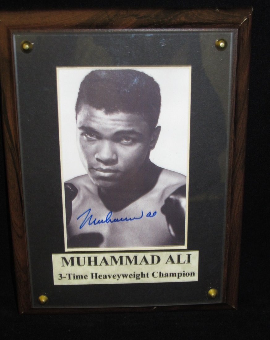 Muhammad Ali Autographed Plaque & Picture: Muhammad Ali Autographed Plaque & Picture