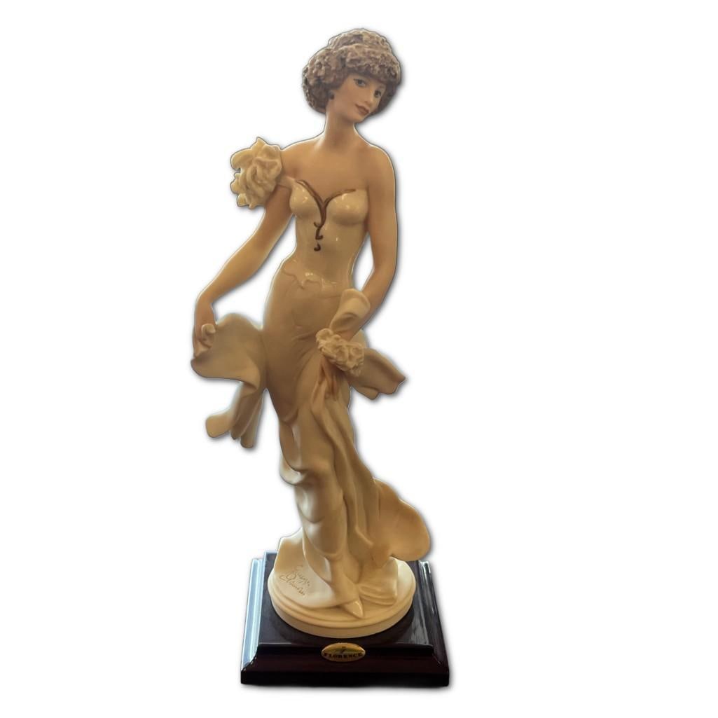 Giuseppe Armani Starry Night Sculpture Italy: Giuseppe Armani "Starry Night" Sculpture. Measures approx. - 10" high x 4" wide, Italy