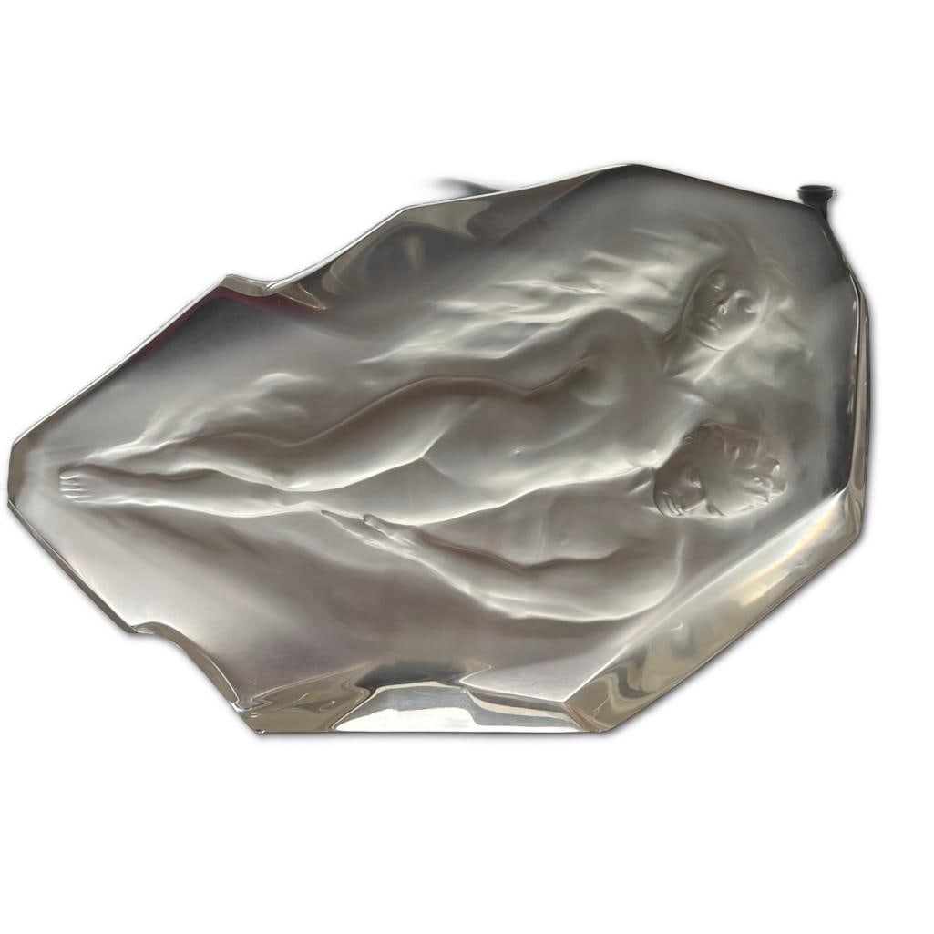 Frederick Hart {American 1943-1999) "Eye of The Flame" Lucite Sculpture 1986: Frederick Hart {American 1943-1999) "Eye of The Flame" Lucite Sculpture 1986, colorless and frosted cast Lucite. This Sculpture Is Approximate Size 15" x 24" x 5", Etched Signature 