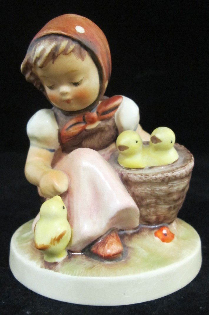 MJ Hummel "Chick Girl" #S7/0, Small Stylized Bee, W. Ge: MJ Hummel "Chick Girl" #S7/0, Small Stylized Bee, W. Germany