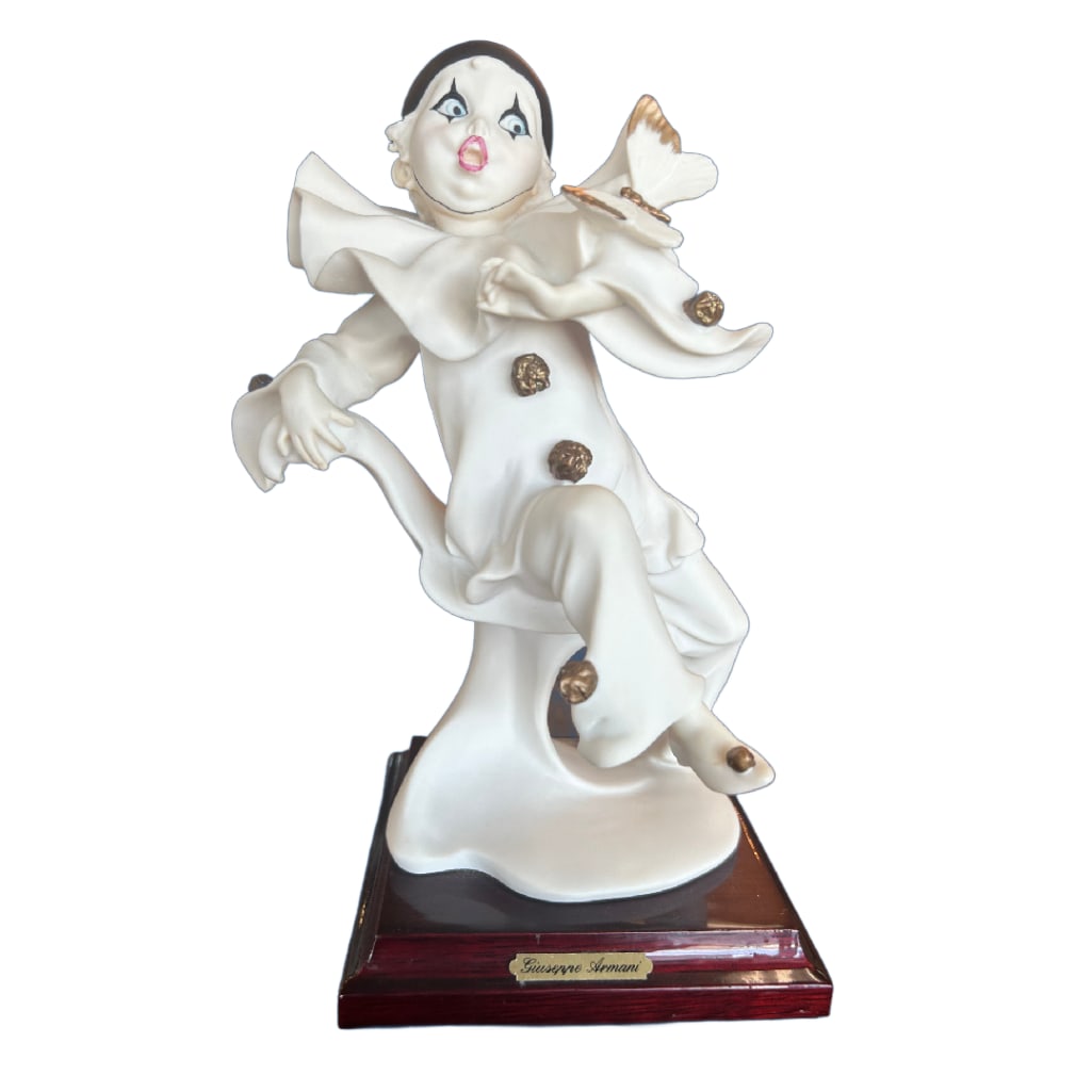 Giuseppe Armani Pierrot with a Butterfly Figurine: Giuseppe Armani Pierrot with a Butterfly Figurine. This Lot Includes One (1) Figurine in Very Good Condition. This Figurine Measures Approximately 9" in Height, 6" in Length and 5" in Width.