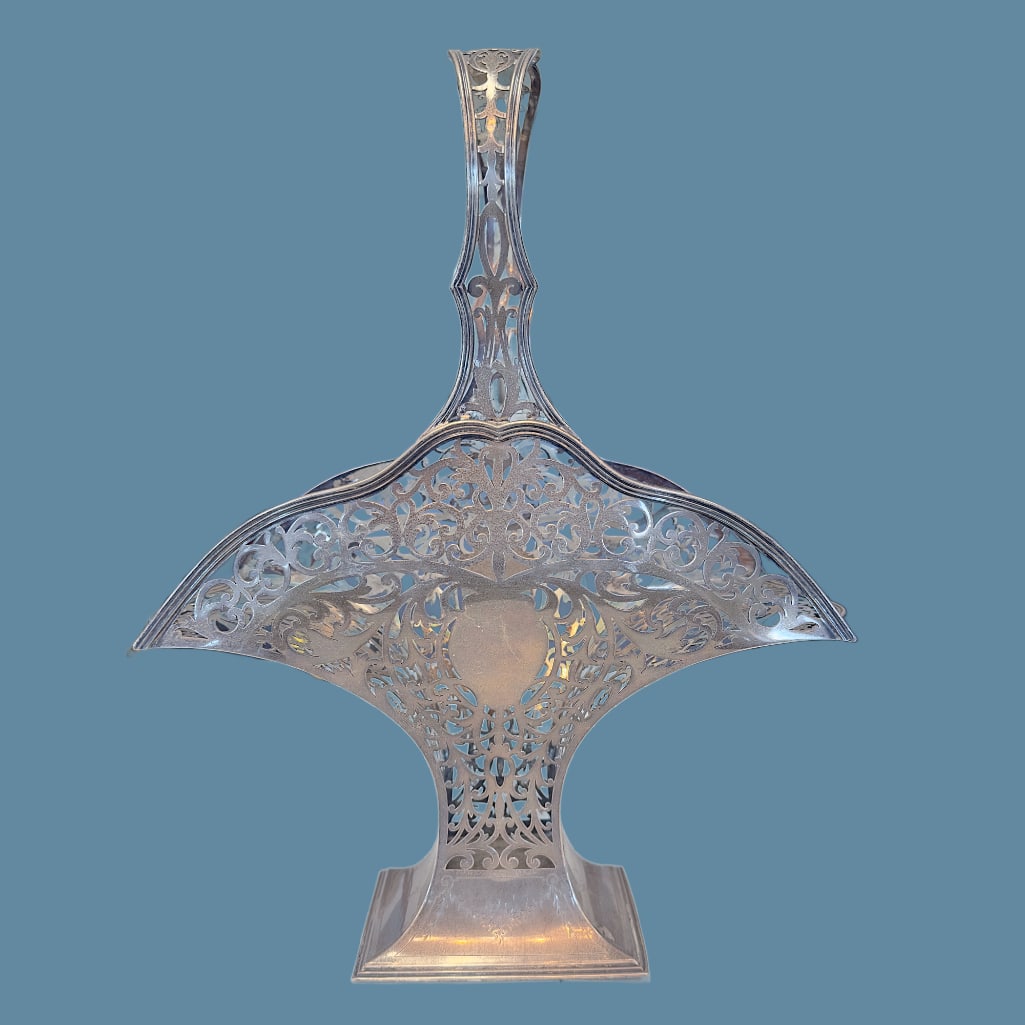 Antique Reed & Barton Sterling Silver Bride Basket: Reed and Barton Sterling Silver Bride Basket This lot features a antique Art Nouveau Reed & Barton pierced reticulated sterling silver bride's basket. Late 19th to early 20th Century. No