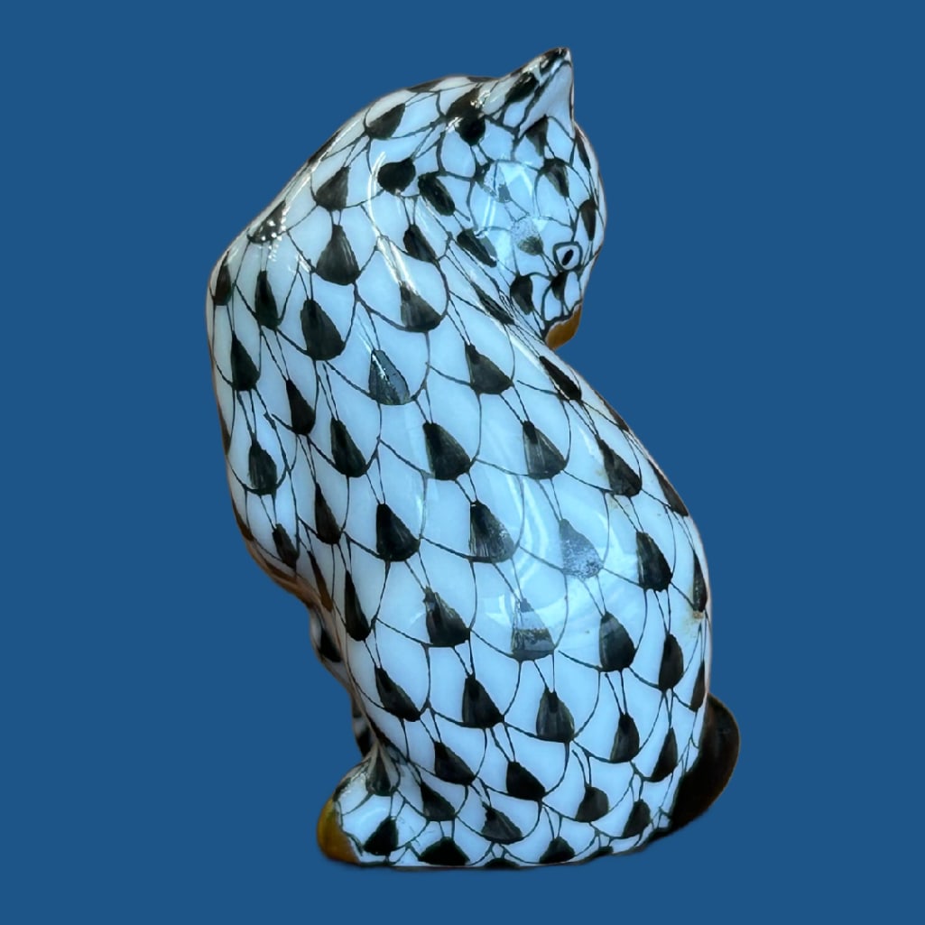 Herend Fishnet Pattern Miniature Cat - 4