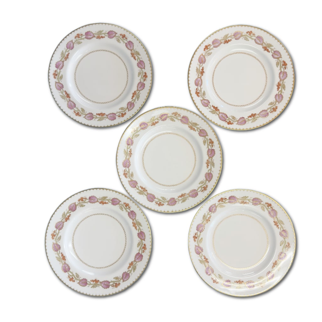 Eight Royal Worcester Montpelier Plates: Eight Royal Worcester Montpelier Plates. Made in England with a discontinued pattern. Measures 8" in diameter each. *Great condition.