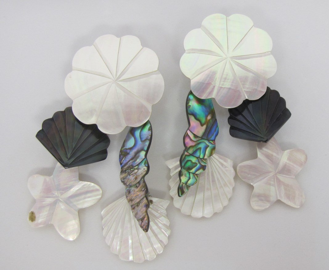 Pair of Mother of Pearl Seashell Style Clip On Earrings: Pair of Mother of Pearl Seashell Style Clip On Earrings