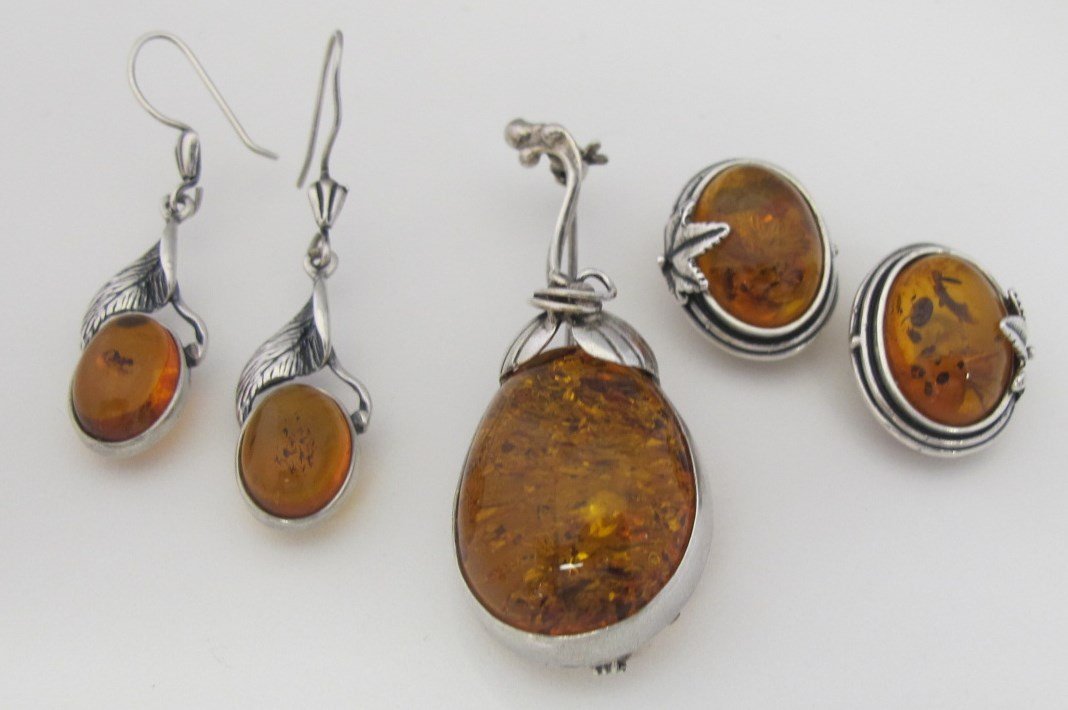 Collection of Amber & Silver Tone Jewelry to Include:: Collection of Amber & Silver Tone Jewelry to Include: Pin, Clip On Earrings and Dangle Earrings