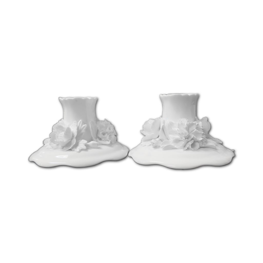 Pair of Coalport Staffordshire Fine Bone China Candle Holders: This Lot Includes a Pair of Vintage Coalport Crown Staffordshire Fine Bone China Floral Candlesticks. The Candlesticks Highlight a Classic Low-Profile Form Expertly Sculpted and Finished in a Bri