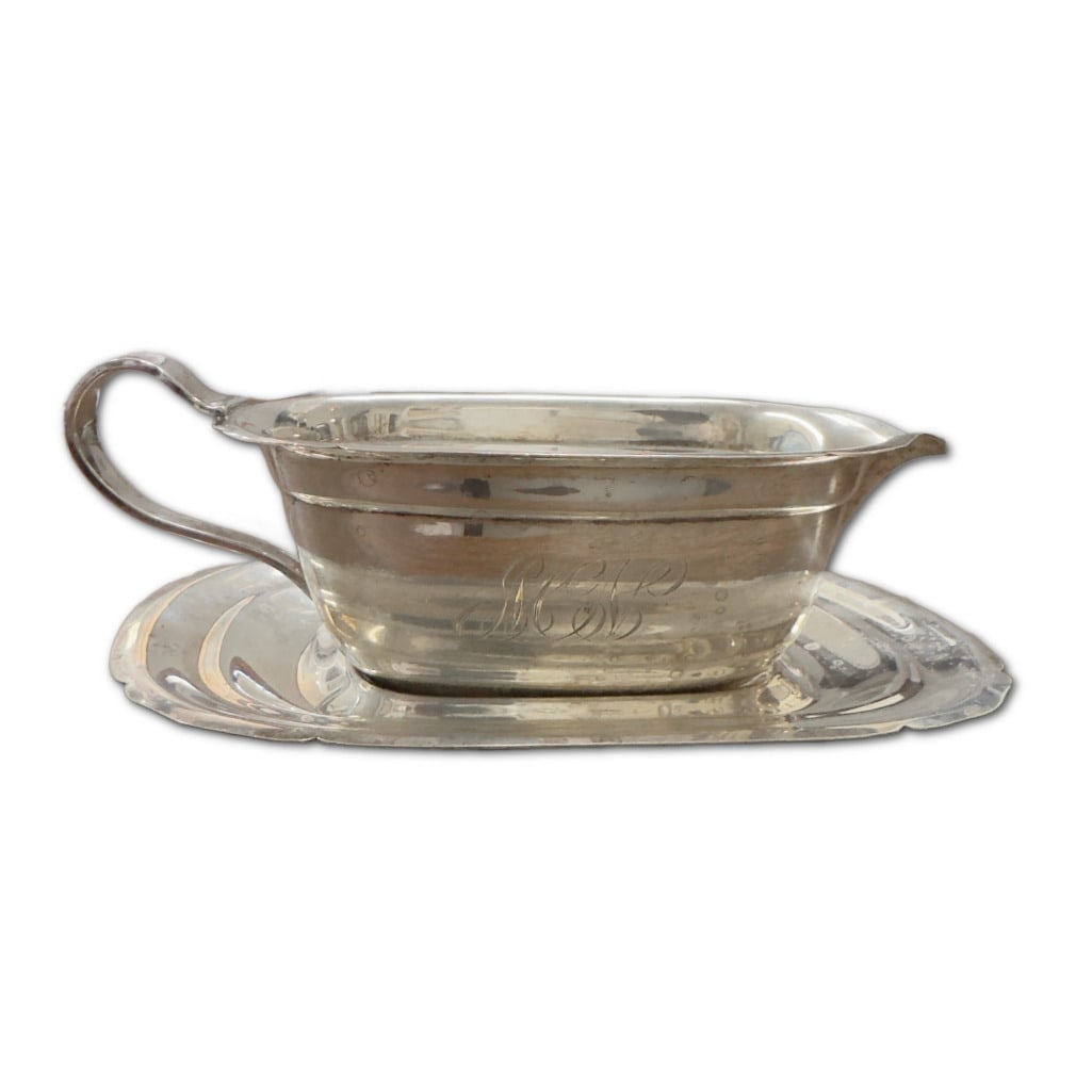 Wallace Sterling Silver Gravy Boat w/ Accompanying Underplate: This Lot Includes a Wallace Sterling Silver Gravy Boat w/ Accompanying Under-Plate. Featuring an Elongated Oval Bowl Measuring 7.5" x 2", a Single Integrated Handle and an Engraved Script. Monogr