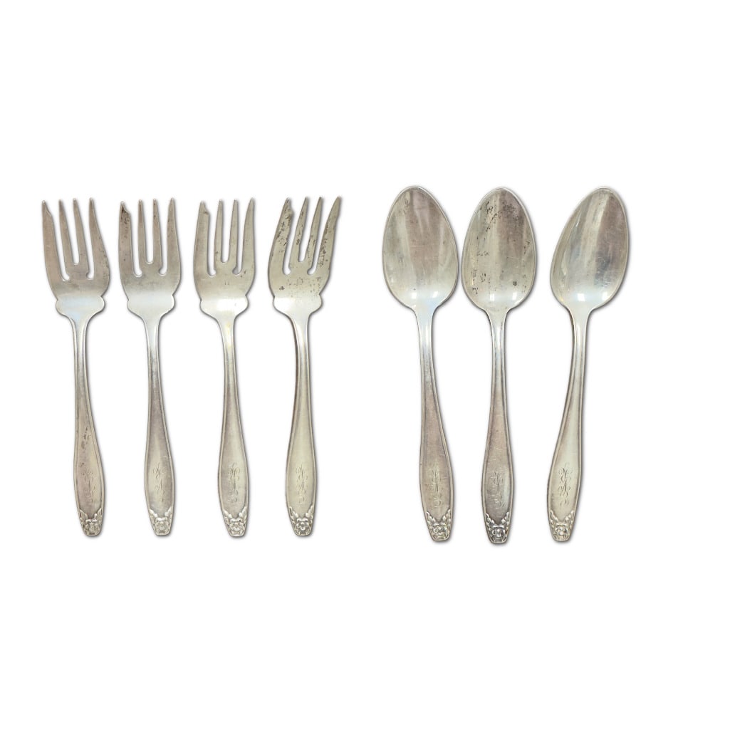 Kirk Stieff Puritan Sterling Silver Salad Forks & Teaspoons: Made by Kirk Stieff Silver Company, Founded in 1904 in Baltimore, MD. This Lot includes Four (4) Salad Forks and Three (3) Teaspoons, from the Puritan Collection. The Salad Forks are 6" in length,