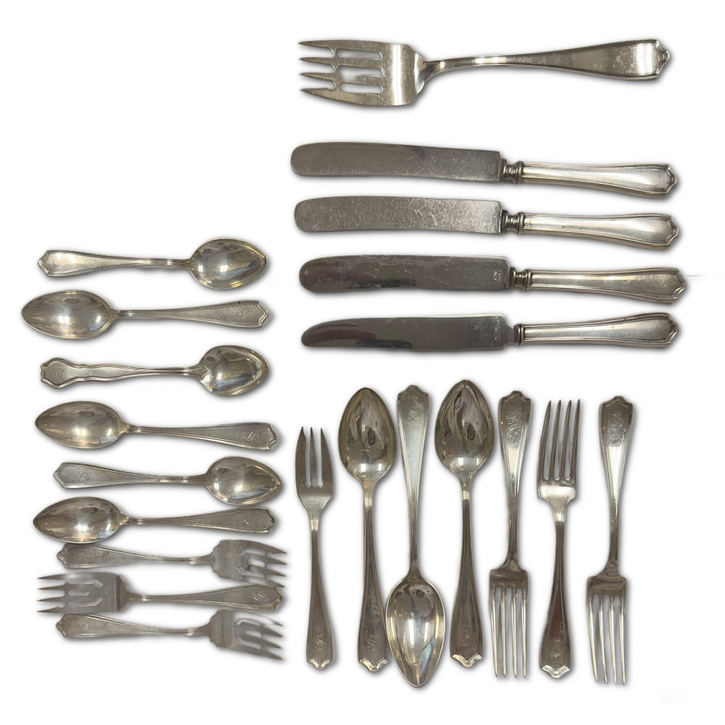 21 Piece Alvin Sterling Silver "Maryland" Flatware Set: Twenty-One (21) Piece Alvin Sterling Silver Flatware Set Include Three (3) Luncheon Forks Weighing 3 Troy Ounces, Four (4) Salad/Desert Forks Weighing 2 Troy Ounces, Six (6) Teaspoons Weighing 4.