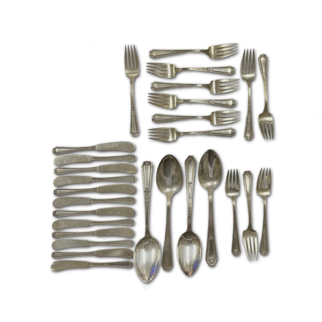 28 Piece Towle XIV Sterling Silver Flatware Set (1 of 9)
