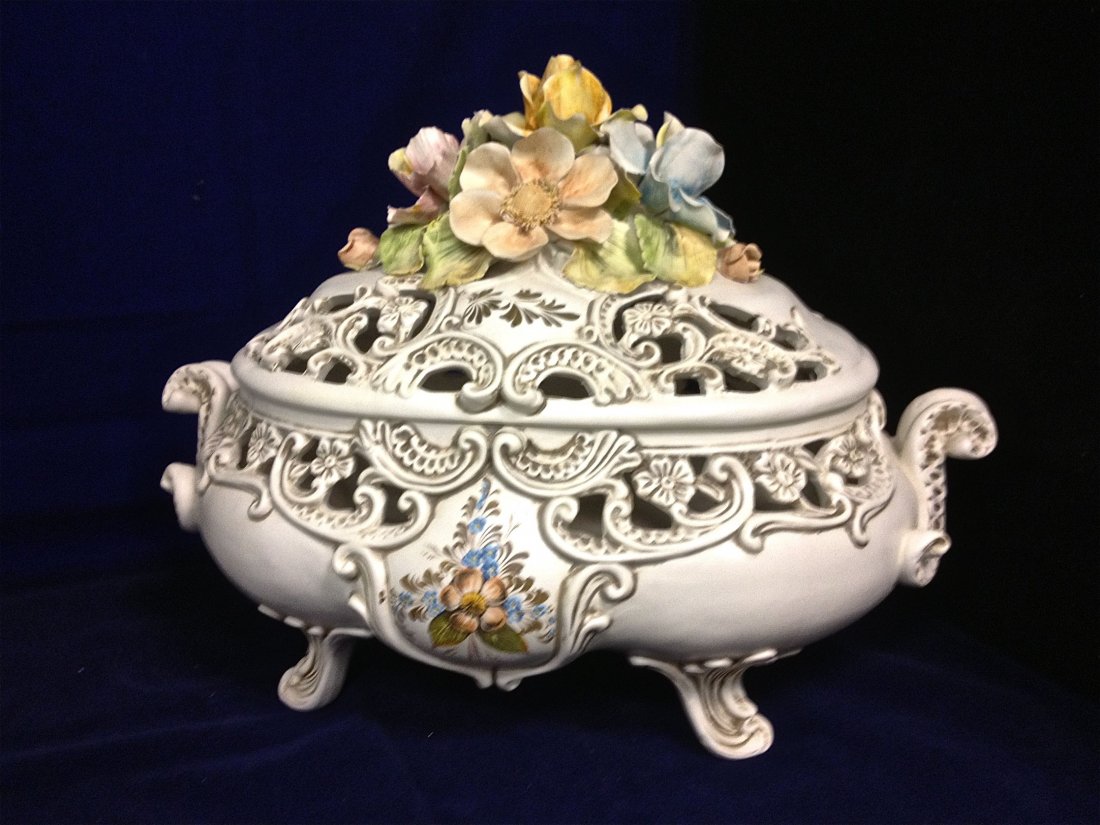 Italian Ceramic Hand Painted Covered Soup Toureen w/ Fl: Italian Ceramic Hand Painted Covered Soup Toureen w/ Flowers on Top