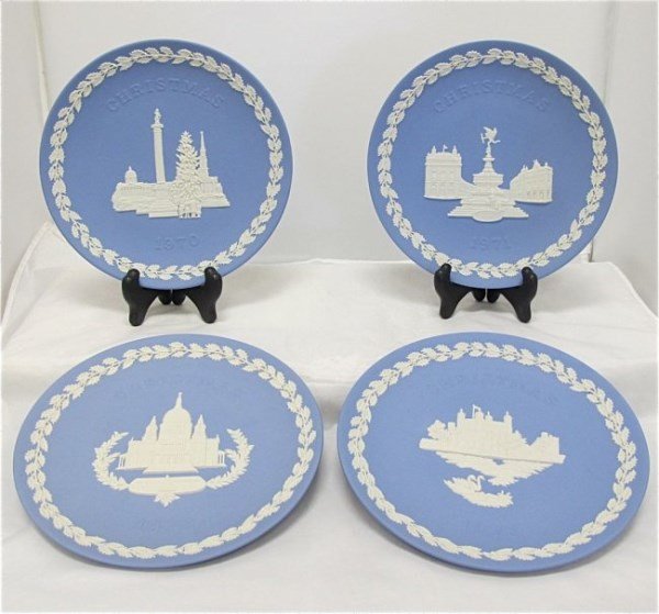 Wedgwood Blue Jasperware Christmas Plates: 1970: Wedgwood Blue Jasperware Christmas Plates: 1970 Trafalgar Square, 1971 Piccadilly Circus, 1972 St. Paul's Cathedral, 1973 Tower of London