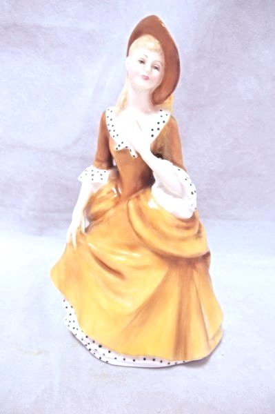 Royal Doulton Figurine Sandra HN2275, 1968, England: Royal Doulton Figurine Sandra HN2275, 1968, England