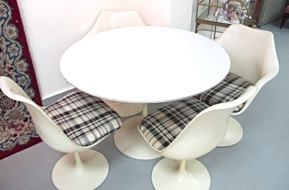 Five Piece Eero Saarien, Knoll, Tulip Table Set: Five Piece Eero Saarien, Knoll, Tulip Table with 2 Arm Chairs and 2 Side Chairs, All Chairs Swivel. Eero Saarien was the designer of Dulles Airport. Circa 1965. Table= 42" diameter, 28 3/4" high