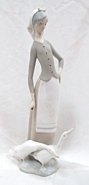 Lladro "Girl with Geese" Issue Year 1970, Retired 1995,: Lladro "Girl with Geese" Issue Year 1970, Retired 1995, Juan Huerta Sculptor, 11"