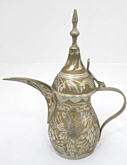 Vintage Brass Dallah Water Teapot Ibrik Ewer: Vintage Brass Dallah Water Teapot Ibrik Ewer with Ornate Etching