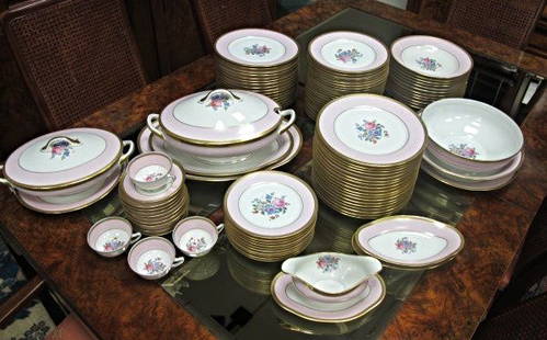 Extensive 107pc Robert Haviland & Le Tanneur Dinner Set: Extensive 107 Piece Robert Haviland & Le Tanneur Limoges Dinner Set to Include: 35 Dinner Plates, 24 Salad/Luncheon Plates, 10 Dessert/Bread Plates, 12 Soup Bowls, 4 Cups, 11 Saucers, 1 Gravy, 2 Celer