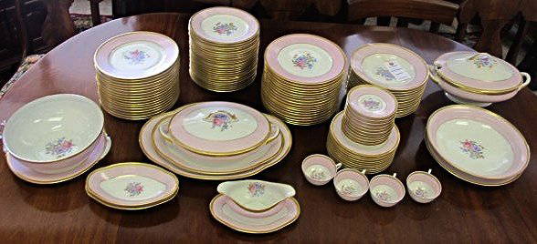 107pc Robert Haviland & Le Tanneur Limoges Dinner Set: Extensive 107 Piece Robert Haviland & Le Tanneur Limoges Dinner Set to Include: 35 Dinner Plates, 24 Salad/Luncheon Plates, 10 Dessert/Bread Plates, 12 Soup Bowls, 4 Cups, 11 Saucers, 1 Gravy, 2 Celer