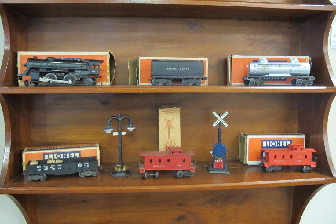 Vintage Lionel Train Set to Include: Tracks, (1 of 10)