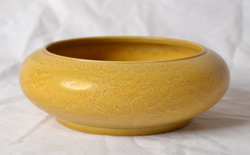 MOLDED SAFFRON BRUSH WASHER: Interior and exterior molded with dragons. Kangxi mark in black. 2" H x 6" DIA.
