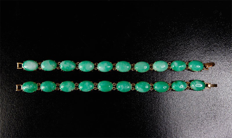 PAIR OF CUI JADE BRACELETS: 10 oval beads. 6.75" L. 20th century.