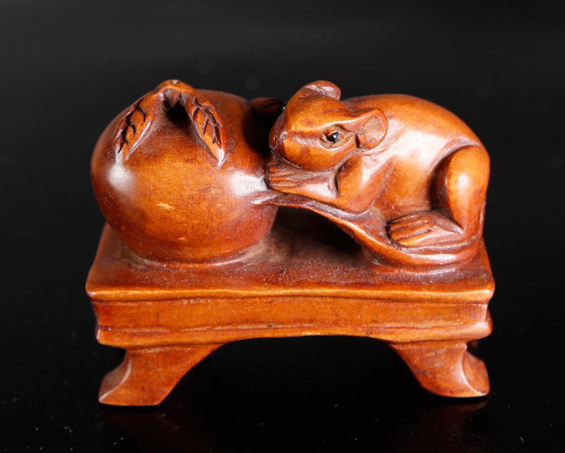 CHINESE BOXWOOD NETSUKE: Depicting a rat with a peach on a stand. 1.5" H x 2" W.