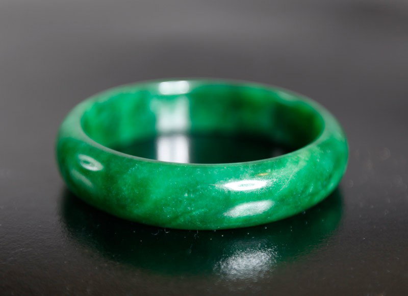 CHINESE CARVED CUI JADE BANGLE: Smooth carved, 2.375" inside diameter, 2.875" outside diameter.