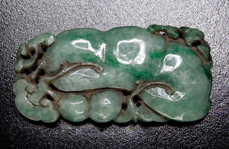 CHINESE CARVED CUI JADE GOURD: Bean pod with ruyi, bat and smaller gourd. 3.25" L.