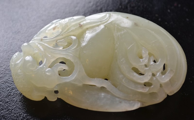 CHINESE JADE BUDDHA'S HAND: Carved Buddha's hand with lizard. 3" L.