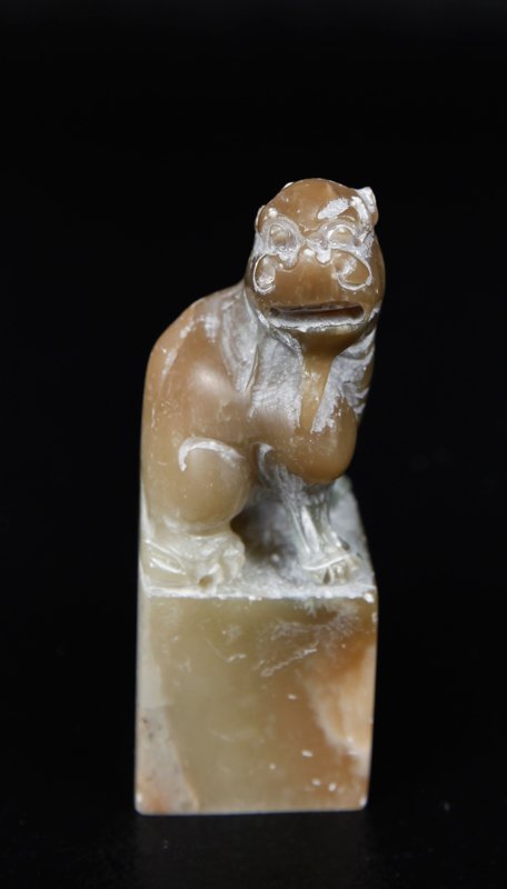 CHINESE CARVED SOAPSTONE SEAL: Blank seal with detailed carving of foo dog on top. 2.5" L. Excellent condition.