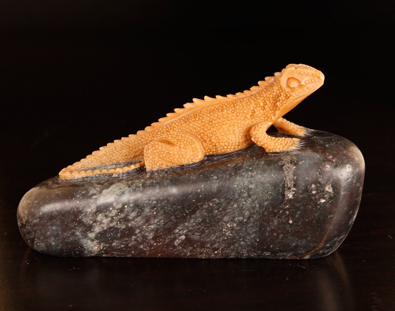 Finely Carved Chinese Tianhuang Lizard: Finley carved realistic lizard atop darker stone. 2.5" H x 4.5" L x 1.5" D. Excellent condition.