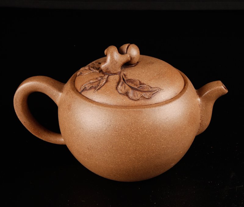 Chinese Yixing Clay Tea Pot: Plain tea pot with peach form handle on lid. Numerous character mark on underside. 4.375" H x 6.75" L. Excellent condition.