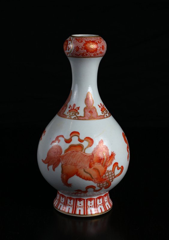 Chinese Porcelain Garlic Head Vase: In iron red, decorated with pixiu, dragon and chilong, floral and stiff petal designs, highlighted with gilt. Six character mark in iron red on underside. 9" H x 4.5" W. Excellent condition.