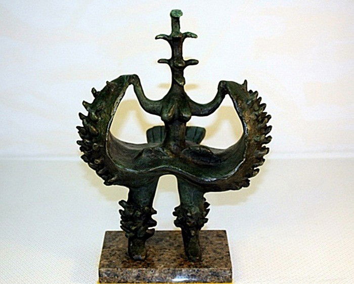 Jacque Lipchitz Limited Edition Bronze Sculptur: Jacque Lipchitz signed, limited edition bronze sculpture. Patina may vary slightly. Approx. size: