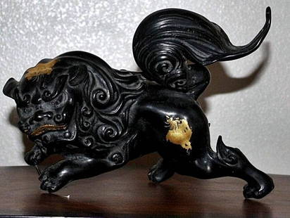 Antique Brass Foo Lion Sculpture: Antique Brass Foo Lion Sculpture - Minor wear to finish - approx. 7 1/4hx10wx61/4 - dark patina. Low opening bid.