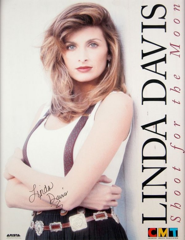 8 LADY COUNTRY MUSIC SINGERS SIGNED PHOTOS/ALBUMS - 4