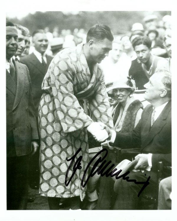 MAX SCHMELING SIGNED PHOTO: 1190. MAX SCHMELING SP, b/w, 8"x10" photo still as he shakes hands with President Franklin Roosevelt prior to his second fight with Joe Louis on June 22, 1938, which Louis won by a technical knockout.