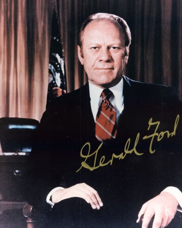 GERALD FORD SIGNED PHOTOGRAPH: 486. GERALD R. FORD Superb SP, color, 8"x10" half-length seated portrait. Boldly signed in gold ink. Fine. Est: $60-120 Presented by Signat