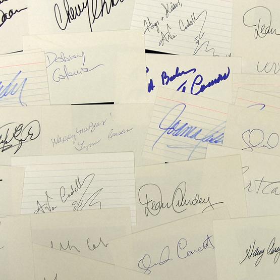 [ENTERTAINMENT]: Fine collection of 25 autographs by 15 film, television and stage performers. Boldly signed 5"x3" lined and unlined cards, some with sentiment, individually signed by comedic actor Chevy Chase; actres