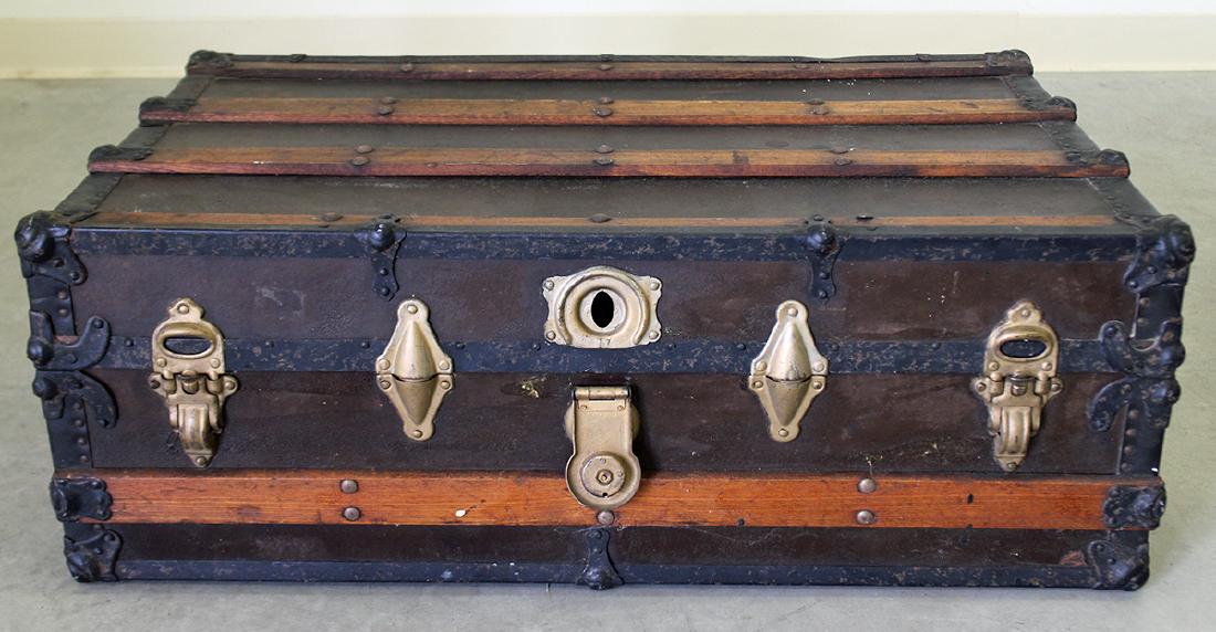 ANTIQUE STEAMER TRUNK (1 of 3)