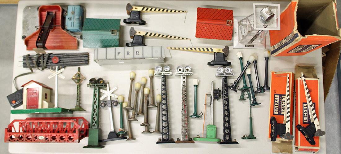 LIONEL TRAIN ACCESSORIES & MORE (1 of 6)