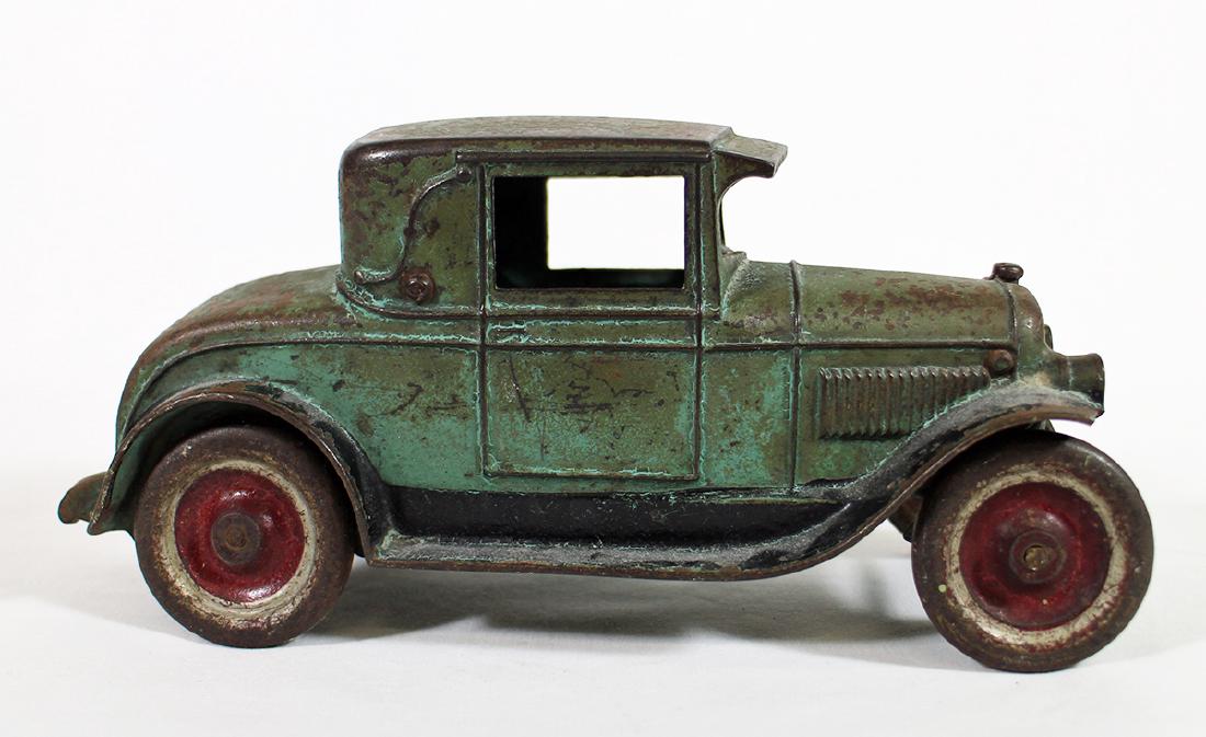 ANTIQUE CAST IRON FORD MODEL A TOY CAR (1 of 5)