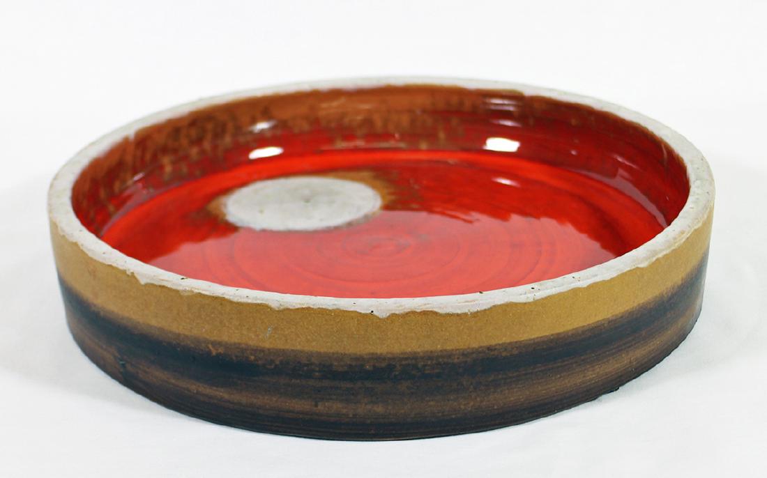MID CENTRY MODERN RAYMOR CENTERPIECE BOWL: Large vibrant orange glazed centerpiece bowl with original Raymor label. 12" wide by 2 1/4" dep.
