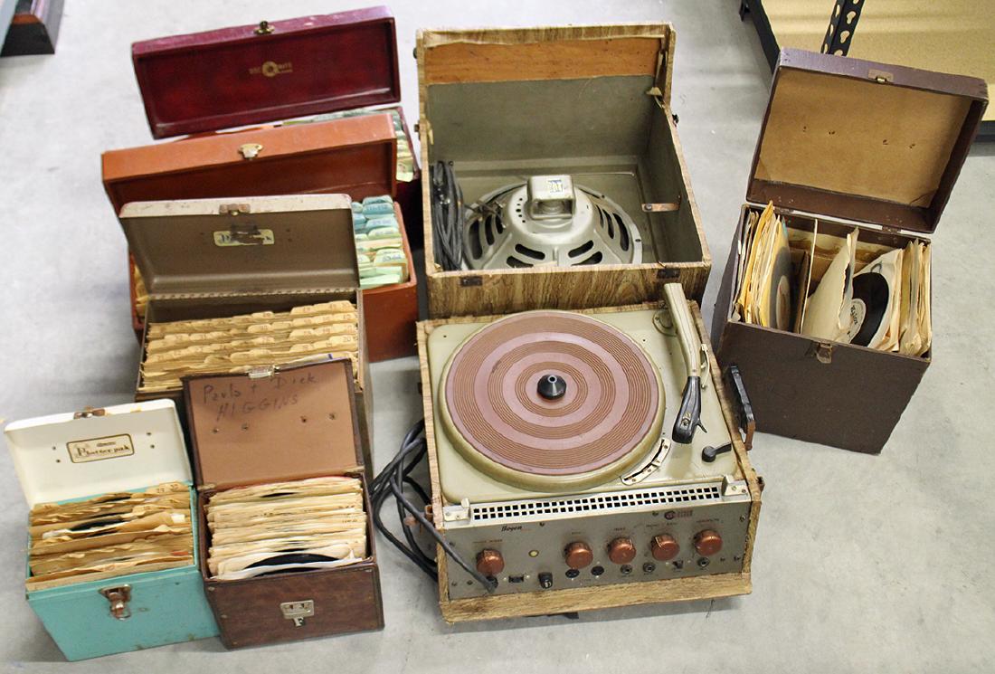 VINTAGE BOGEN VP17X TURNTABLE & 100'S OF RECORDS: 1950's Bogen record player with 100's of square dance records and calling cards. The record player spins but has not been tested as there is no needle and needs some restoration.